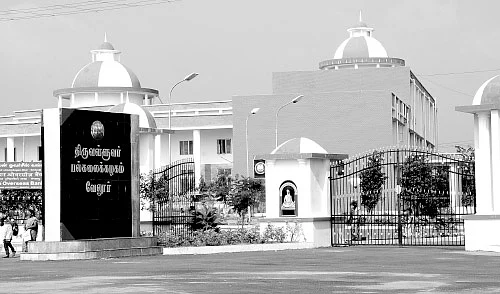 படிக்காதவர்களுக்கு அதிக மார்க்... படிக்கிறவர்களுக்கு குறைந்த மார்க்?