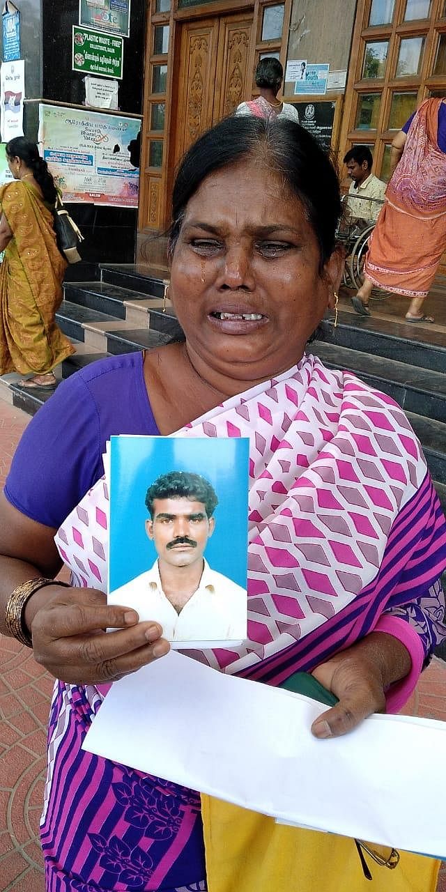 `6 மாசத்துக்கு முன்னாடி கூப்டு போனாங்க; என்ன ஆச்சுனே தெரில!' - மகனை இழந்து தவிக்கும் தாய்