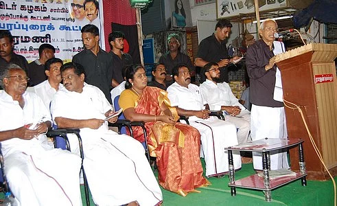 கருணாநிதி கொண்டு வரும் நல்ல திட்டங்களை ஜெ. முடக்குகிறார்: கி.வீரமணி
