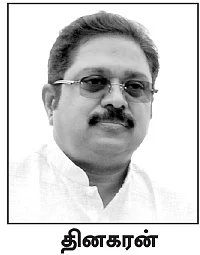 “சின்னம் வேண்டும். இல்லை... முடக்க வேண்டும்!”