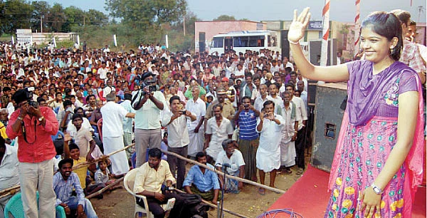 'சி.ஏ.' பெண்ணை சீராட்டும் சொந்த கிராமம்!