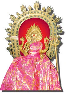திருக்குளத்தில் நீராடி... அங்கப்பிரதட்சணம் செய்து..!