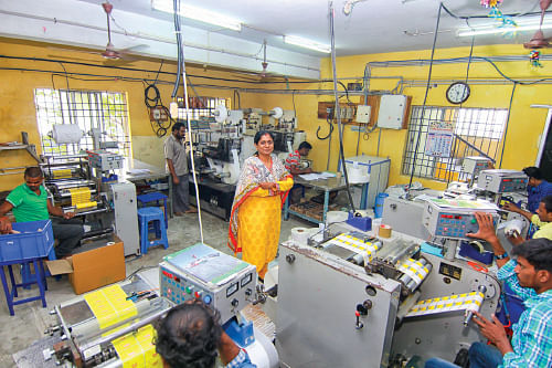 தொழிலாளி to முதலாளி - 2: கம்ப்யூட்டர் மட்டுமே முதலீடு... இப்போ ரூ.30 கோடி வருமானம்!