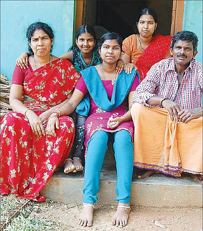 வசதி இல்லை... வாய்ப்பு இல்லை... மார்க்குகளுக்கோ குறைவில்லை!