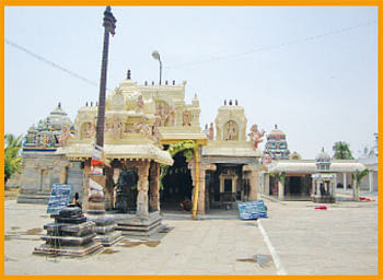 கோபம் கொண்ட ஈசனை குளிர்வித்த அம்பிகை!