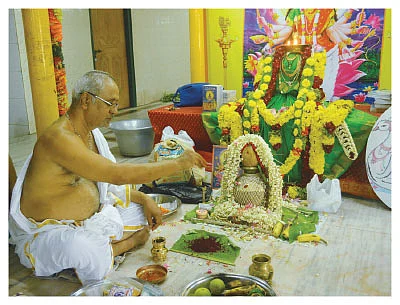 வீடு தேடி வரும் காயத்ரீ!
