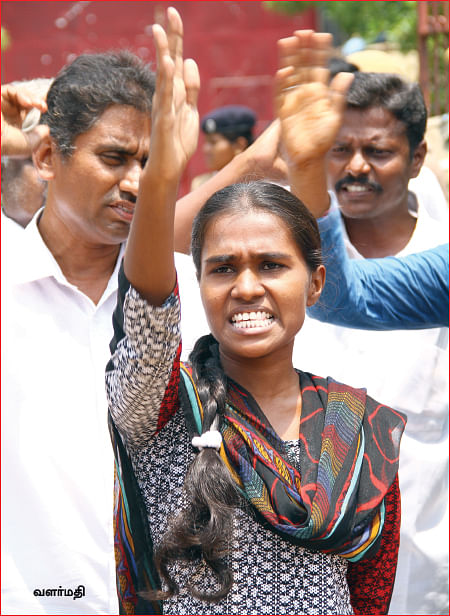 “முதலமைச்சர் சொன்னால் பாராட்டு... வளர்மதி சொன்னால் வழக்கா?”