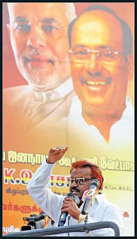 “யேய்ய்ய்ய்... கேப்டன் பாட்டு போடு!”