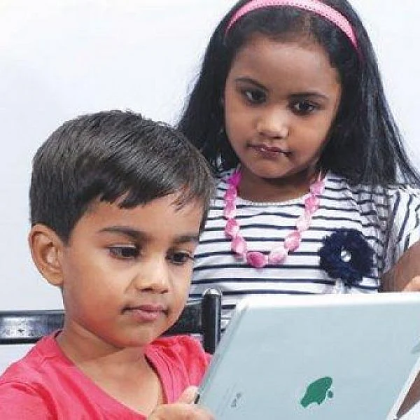சமூக வலைதளங்கள் பற்றிக் குழந்தைகளுக்கு விழிப்புணர்வு ஏற்படுத்துங்கள் - பெற்றோர்களுக்கு மனநல மருத்துவர் ஆலோசனை
