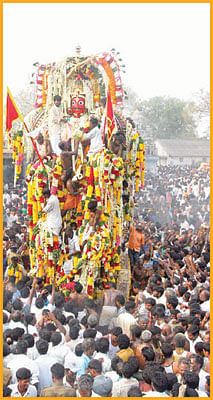 கொண்டாட்டம்... குதூகலம்... கூவாகம் !