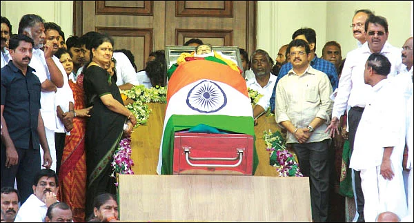 பொய்... புரட்டு... பித்தலாட்டம்! - எடப்பாடி ஆட்சியின் கேவலங்கள்!