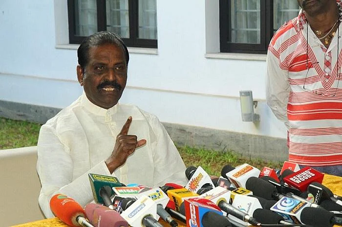 `கனத்த இதயத்துடன் கருணாநிதி வீட்டுக்குள் நுழைந்தேன்' - வைரமுத்து உருக்கம்!