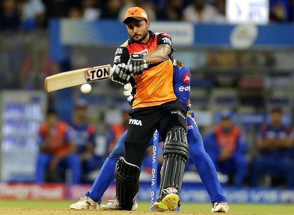 "என்ன ஏதோ வெள்ளையா உருண்டு வருது"- MIvSRH மேட்ச் ரிப்போர்ட்