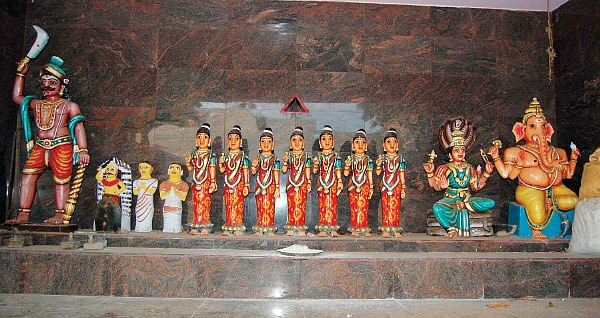 மண் மணக்கும் கோயில்கள்... குறை தீர்க்கும் சாமிகள்!