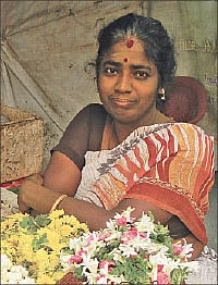 "பெண்களே, நாலு குழந்தை பெத்துக்கோங்க...”