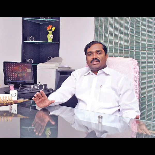 ரஜினியை வைத்து சிங்களர்கள் அரசியல் செய்கிறார்கள்!