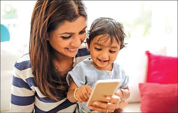 அம்மா… செல்போனைக் கொஞ்சம் தள்ளிவைங்க!