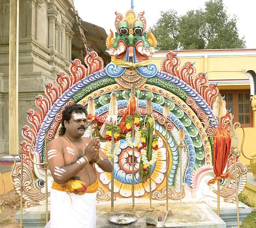 நாட்டுப்புற கலைகளில் தெய்வ தரிசனம்!