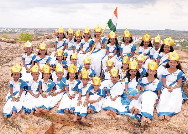 அவதார் -மனதைக் கவர்ந்த பாரத மாதாக்கள் !