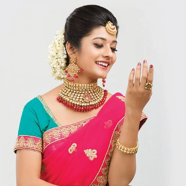பட்டு போன்ற மேனி!