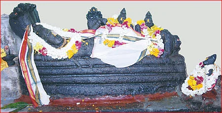 ஆற்றுக்கு நடுவே ஆனந்த சயனம்!