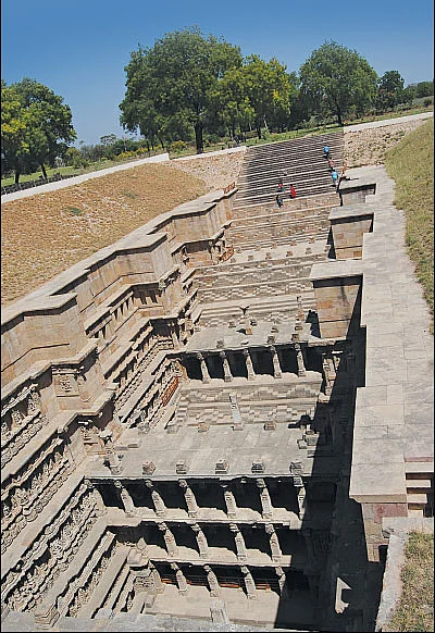 பரவசமூட்டும் படிக்கிணறுகள்!