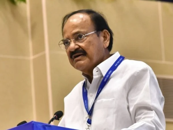 ``கல்வியைக் காவி நிறமாக்குவதாகச் சொல்கிறார்கள், அதில் என்ன தவறு?" - துணை ஜனாதிபதி வெங்கைய நாயுடு