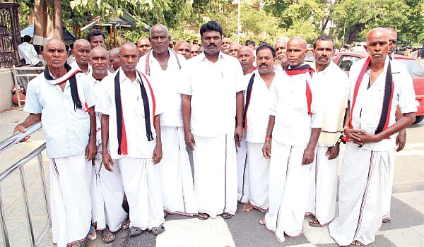 “சசிகலாவை தலைவியாக ஏற்றுக்கொள்ள முடியாது!”