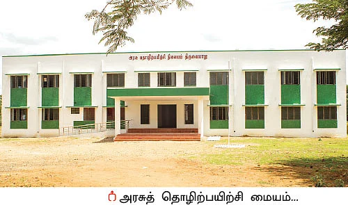கிராமத்தை அழித்து விரிவாக்கப் பணிகள்... பறிபோகும் நிலங்கள்... பதறும் விவசாயிகள்!