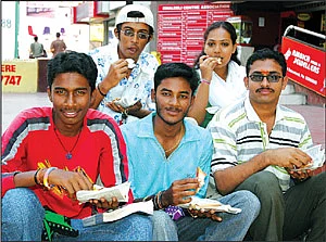 சாண்ட்விச் சக்கைப்போடு வருமானம்!