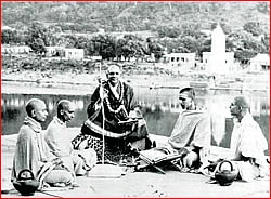 புனித பூமியில் மனித தெய்வங்கள்!