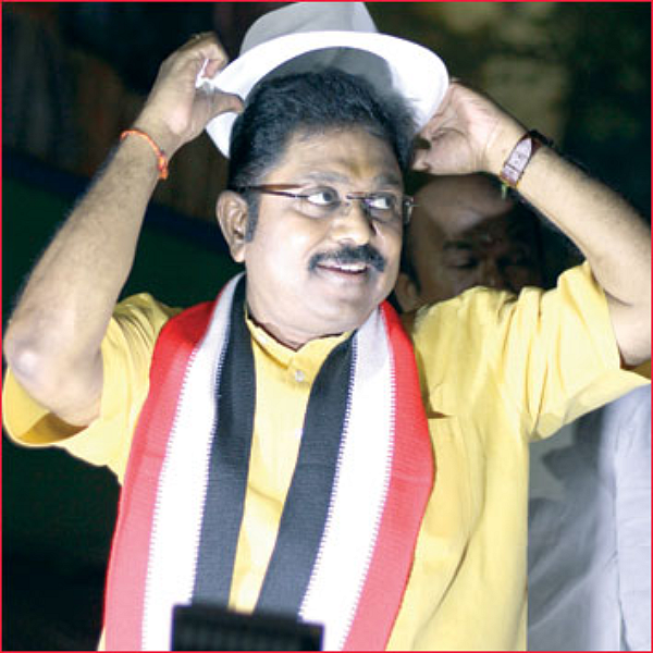 மிஸ்டர் கழுகு: ‘ஃபெரா’ பொறியில் தினகரன்! - தள்ளிப்போகுமா ஆர்.கே.நகர் தேர்தல்?