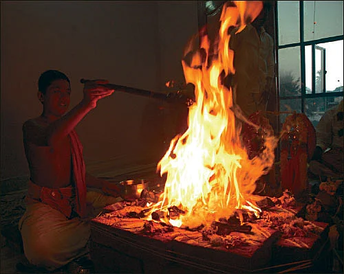 கேள்வி - பதில்: ஆலய வளாகங்களில் தர்ப்பணம் செய்யலாமா?