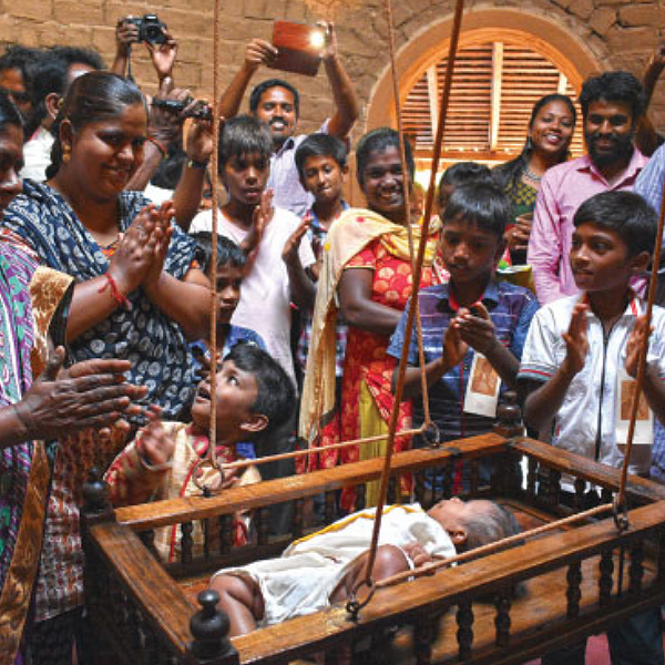 குழந்தைகளுக்காகக் காத்திருக்கும் குயில் கூடு!