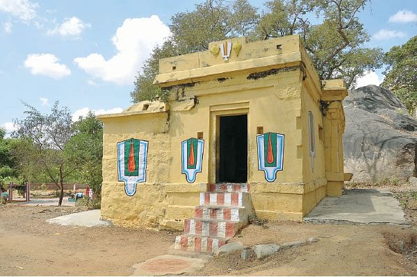 அரங்கனை மார்பில் தாங்கிய பிள்ளை லோகாச்சாரியார்