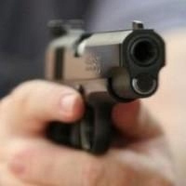 சேலம்: ஏர்கன் குண்டு பாய்ந்து பெண் பலி - விளையாட்டுத்தனத்தால் நேர்ந்த  விபரீதம்