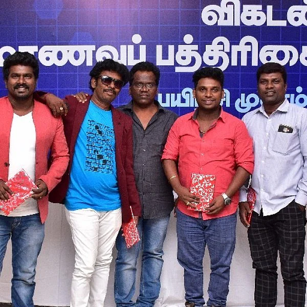 ’’என்னாது... திருவள்ளுவர் வாய்ஸா!?’’ - ‘சிரிச்சா போச்சு’ டீம்