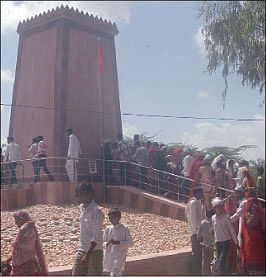 மரம் காக்க...சிரம் தந்தாள் !