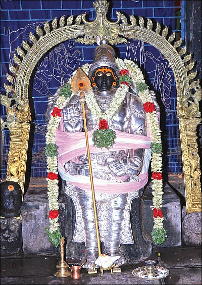 சூரிய அஸ்தமனத்துக்குப் பிறகே அபிஷேக ஆராதனை!