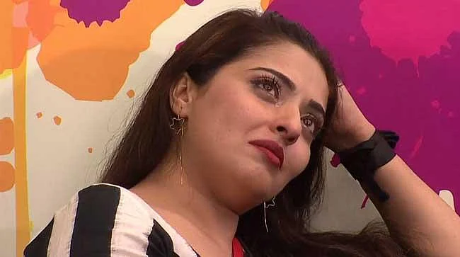 கட்டிப் பிடிச்சு கட்டிப் பிடிச்சு தலைவியான வைஷ்ணவி! #BiggBossTamil2