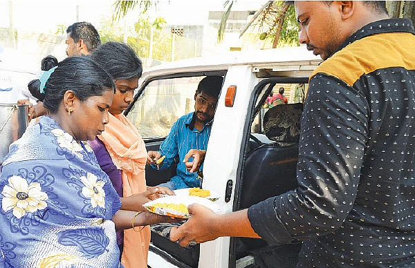 பசித்த வயிறுகள்... பரிமாறும் உள்ளங்கள்!