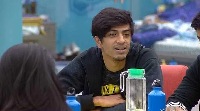 கட்டிப் பிடிச்சு கட்டிப் பிடிச்சு தலைவியான வைஷ்ணவி! #BiggBossTamil2