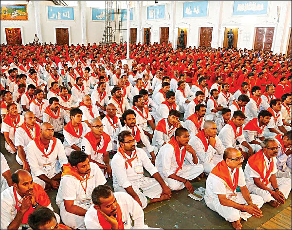 சீரும் சிறப்புமாய் ஸ்ரீவாரி சேவை...