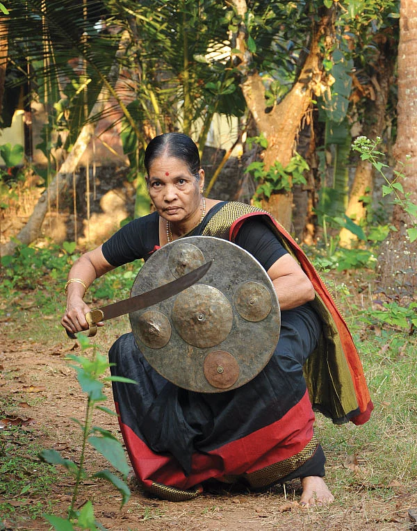 மன அழுத்தம் போக்கி ஆரோக்கியம் அளிக்கும் களரி! - அசத்தல் அம்மா `பத்மஸ்ரீ' மீனாட்சி