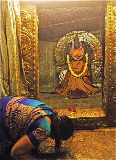 மண்ணுக்கடியில் மகேஸ்வர தரிசனம்! - குகைக்கோயில் அற்புதம்