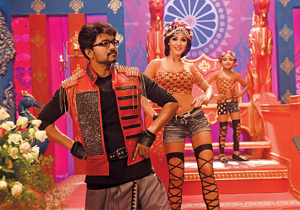 தெறி பாடல்... டிரெஸ் சீக்ரெட்!