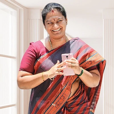 மிஸ்டர் கழுகு : புஷ்பா புயல்!