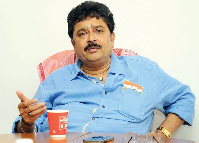 சட்டசபை இல்லை... சத்தசபைதான் இருக்கு!