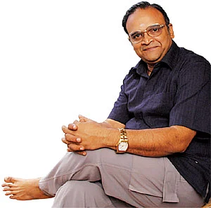படம் காட்டி பாடம்! வளவள கமல்... ‘நச்’ ரஜினி!