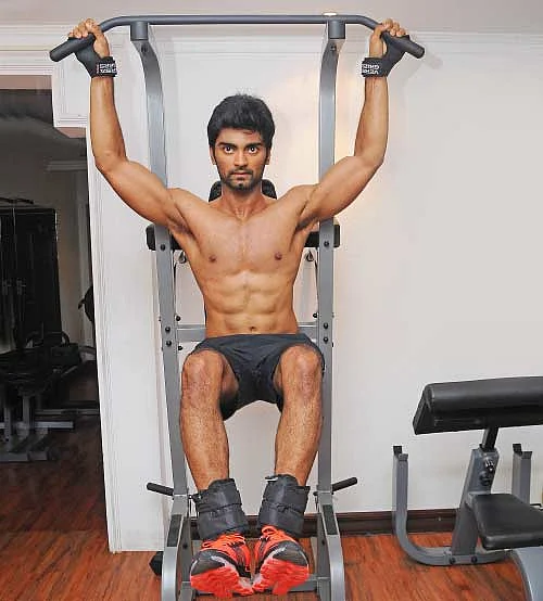 சிக்ஸ்பேக் சீக்ரெட் சொல்லும் அதர்வா!